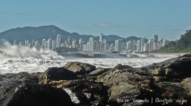 Viajar a Camboriú: Praia, caipirinha y camarão