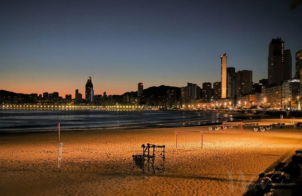 vacaciones en benidorm de noche