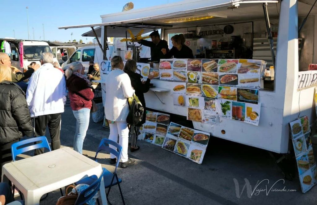 puestos de churros y bocadillos el día de mercado