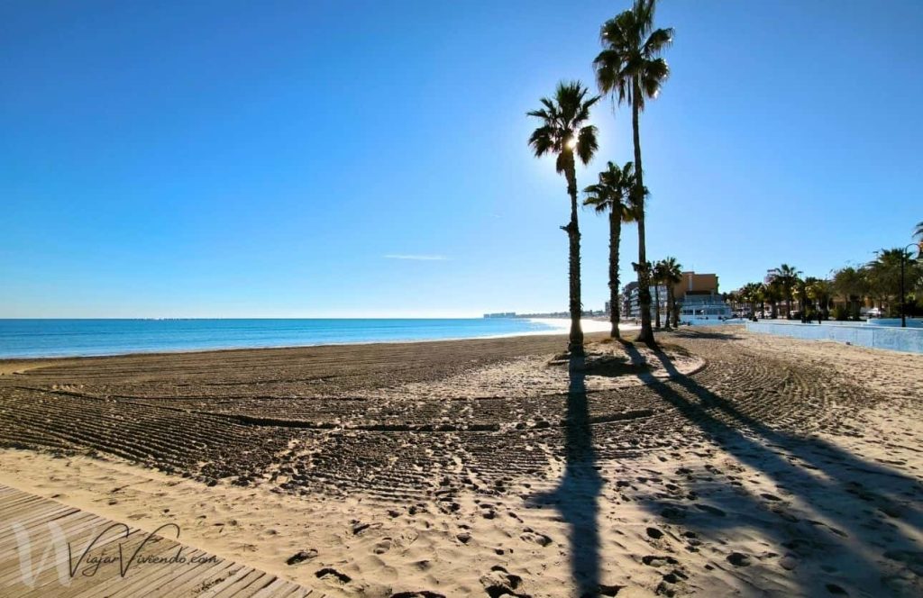 playa en torrevieja los naufragos