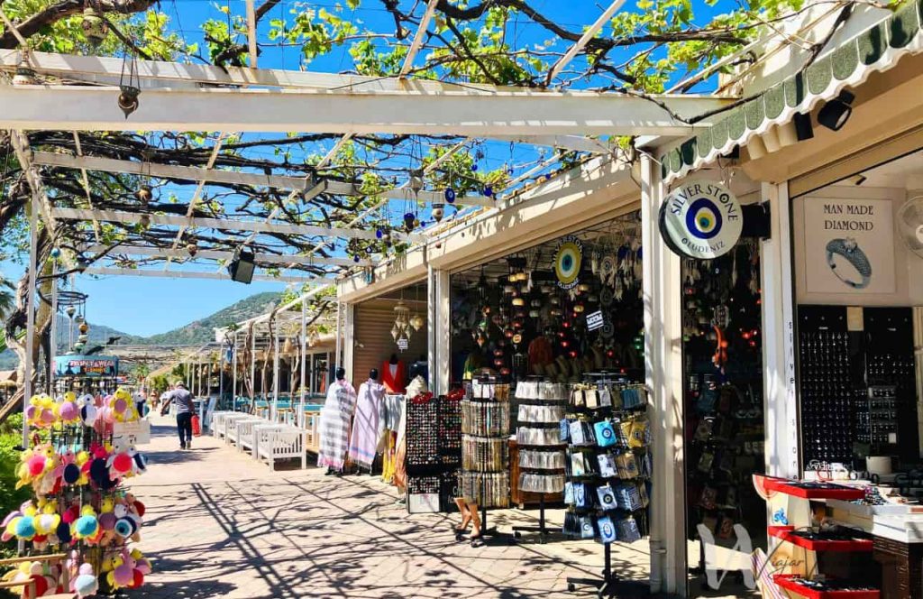 negocios en la playa de Oludeniz