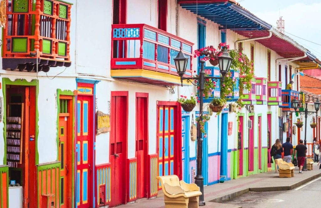 calle salento al viajar a colombia
