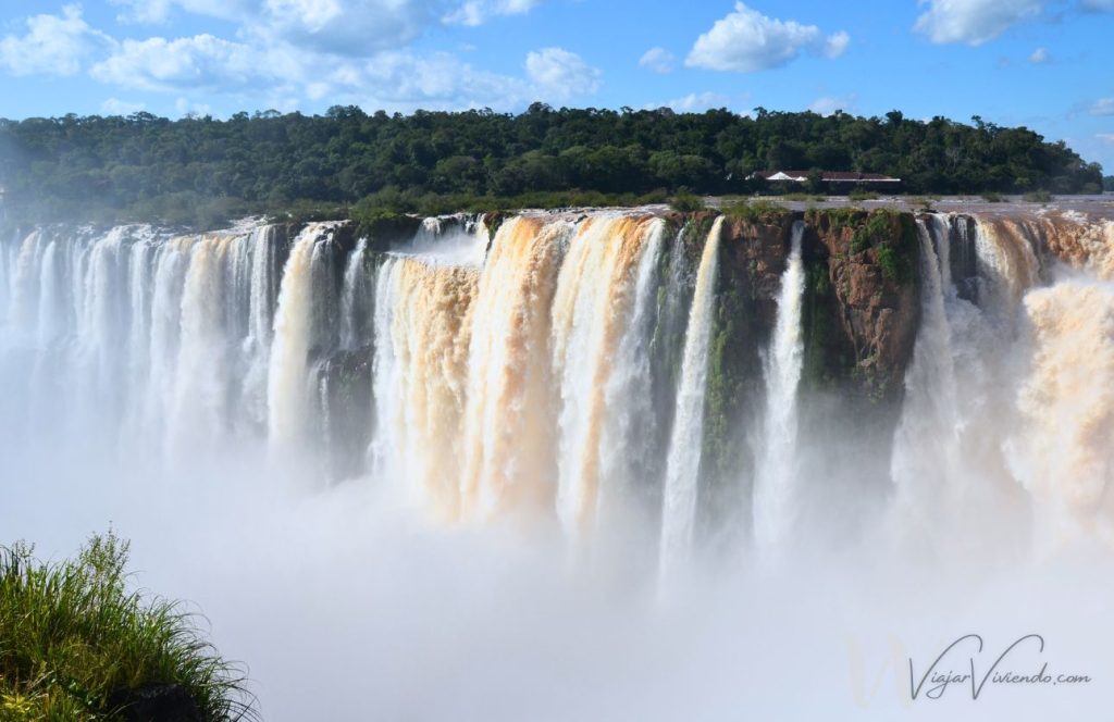 Vistas de las cataratas desde la pasarela Garganta del Diablo