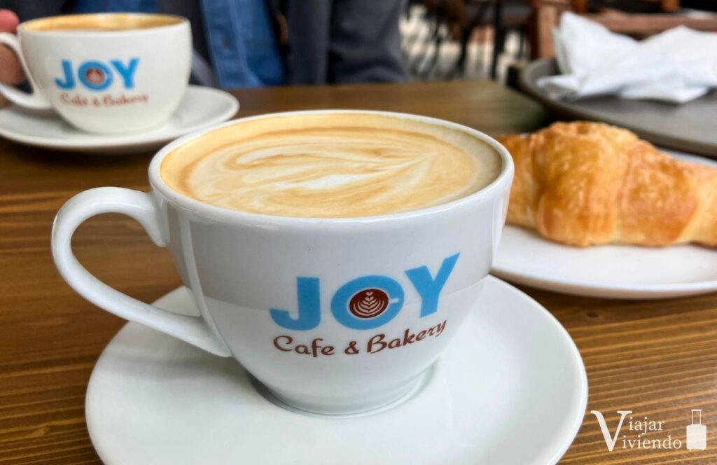 cafe y croissant en skopje