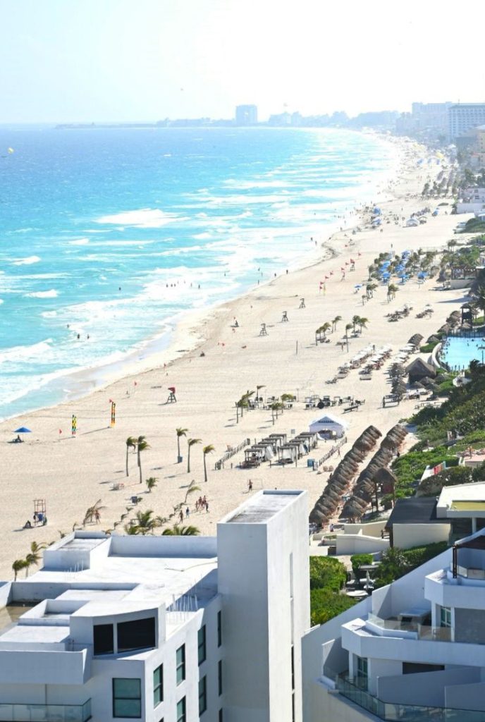 vistas de la playa hotel beach palace en cancun