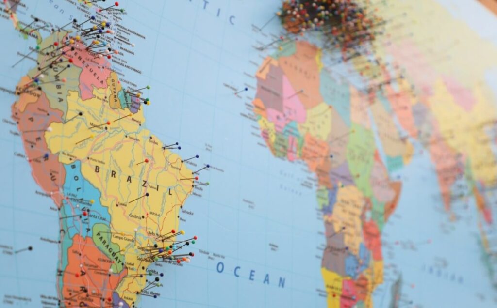 mapa con los destinos para viajar en el mundo