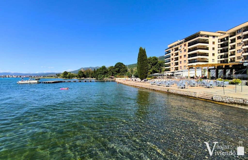 alojamiento con playa en el lago ohrid