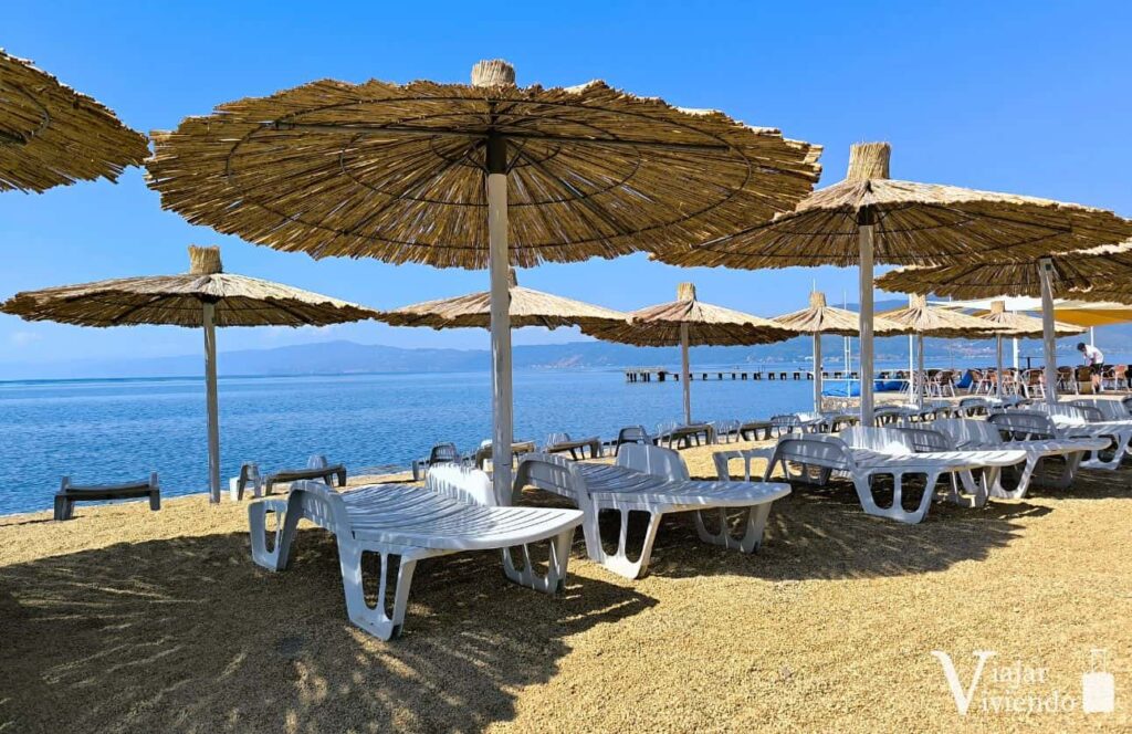 playa en las afueras de struga