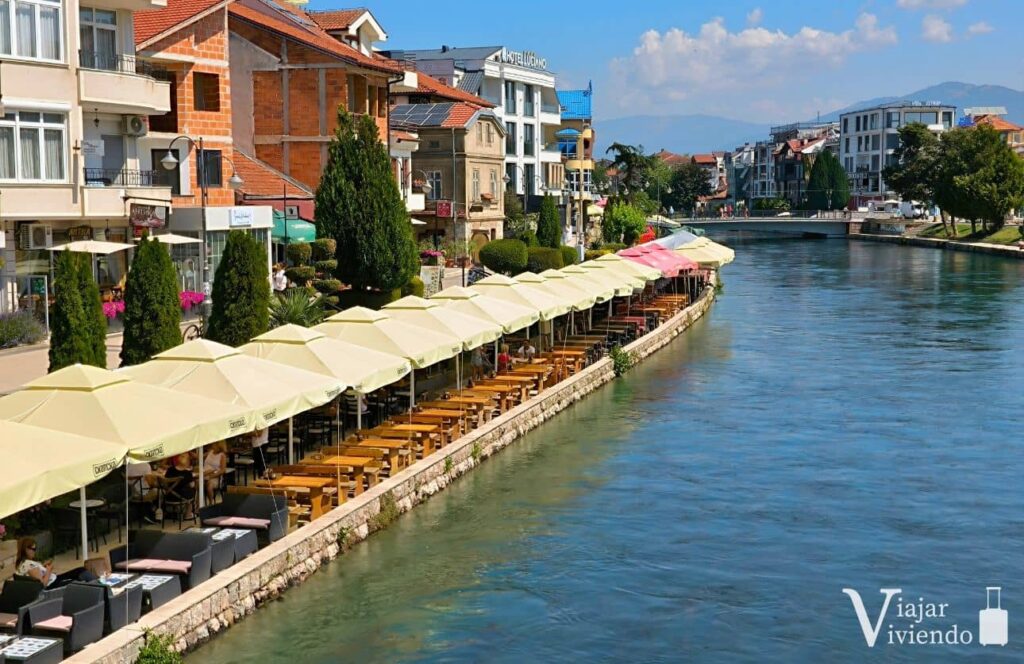 restaurantes en el paseo fluvial de struga