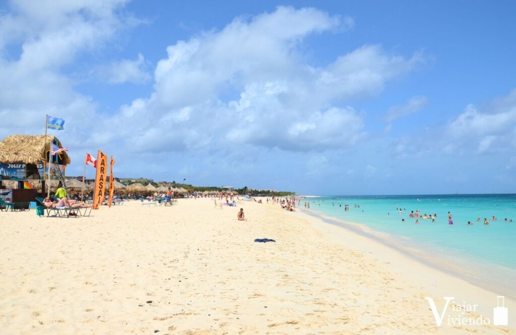 la zona de playa de eagle beach