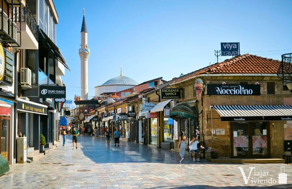 paseo peatonal en el antiguo bazar de ohrid