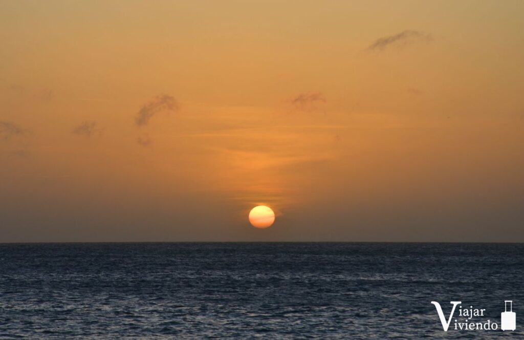 atardecer en el mar en aruba