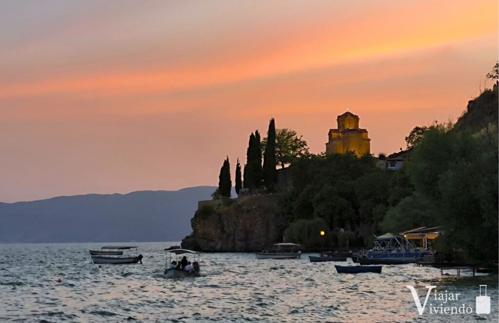 vistas al atardecer de la iglesia de kaneo en ohrid