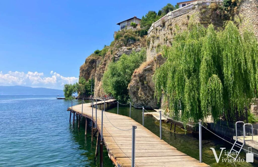 paseo por la costa en el barrio de kaneo