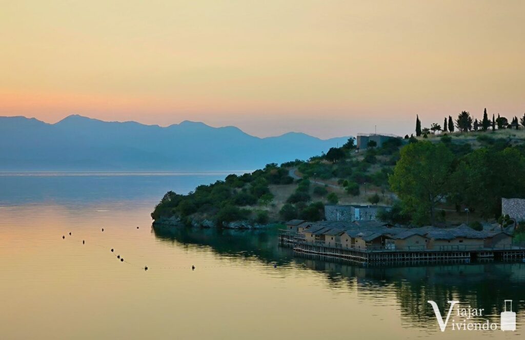 atardecer en la bahia de los huesos y el museo del agua