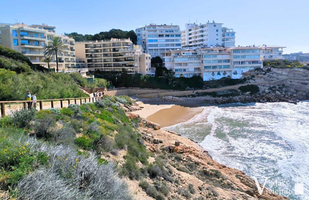 camino de costa en cala llenguadets