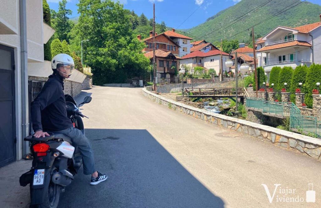 recorriendo el lago ohrid coche de alquiler
