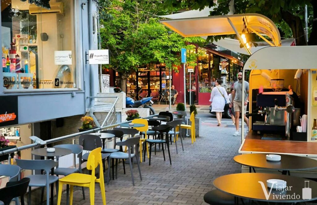 restaurantes y cafeterias en el barrio de blloku tirana