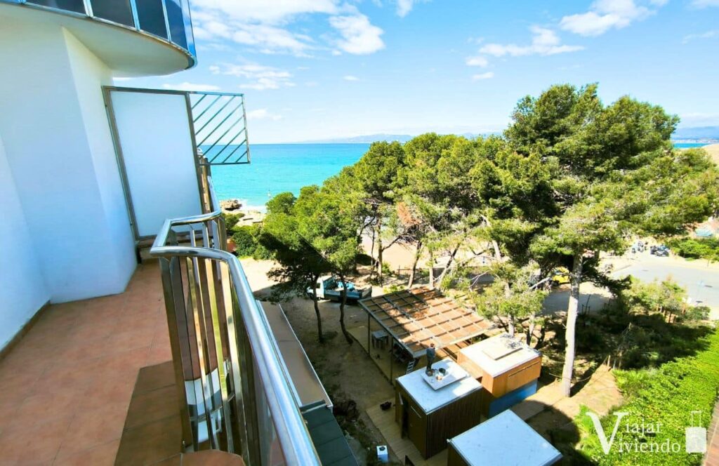 balcon con vistas al mar en salou