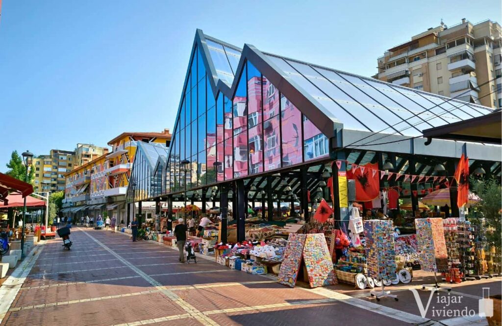 nuevo bazar en el centro de tirana