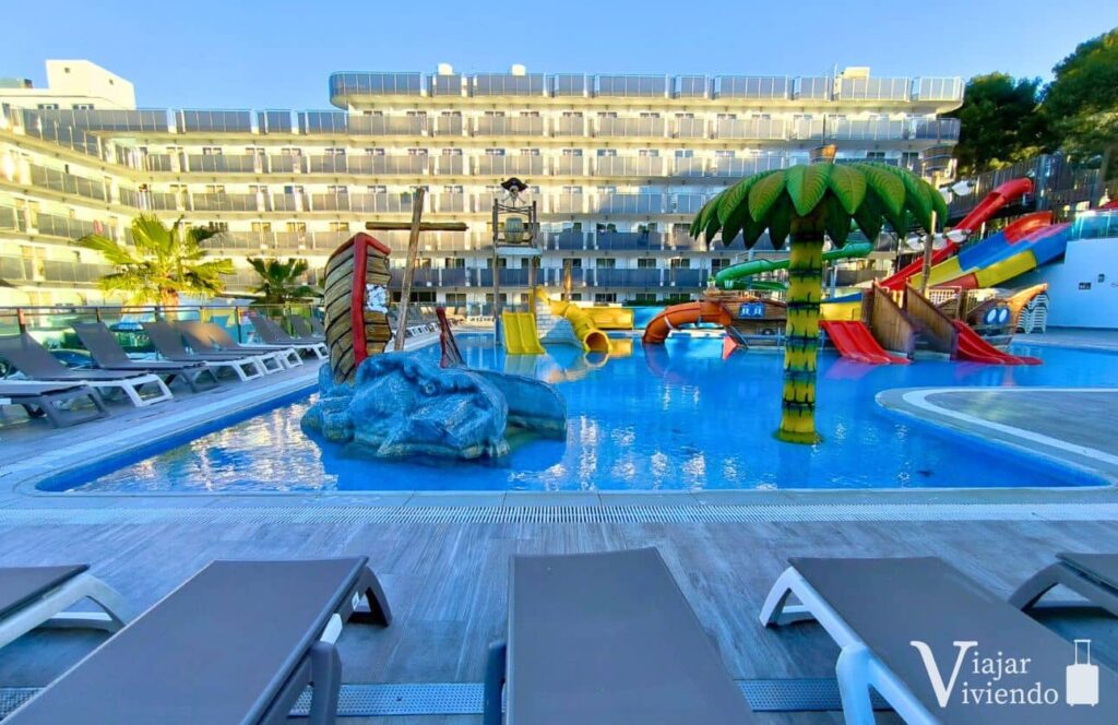 hotel con piscina y parque acuatico en salou
