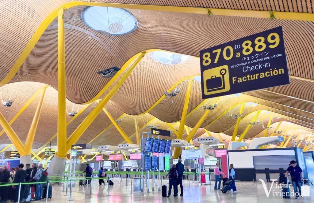 zona check in del aeropuerto de madrid barajas