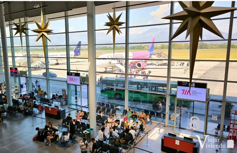 interior del aeropuerto de tirana albania