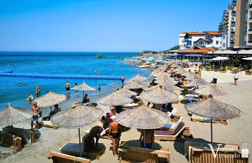 playa de durres a la que se puede llegar directo desde el aeropuerto de tirana