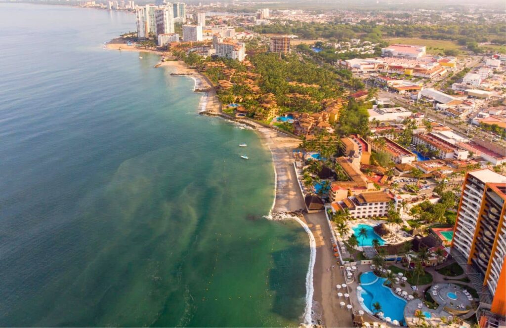 vistas de la zona hotelera de puerto vallarta