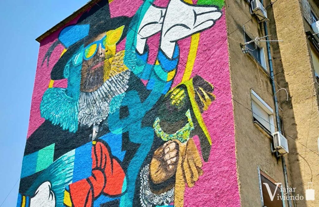 mural de tirana arte callejero