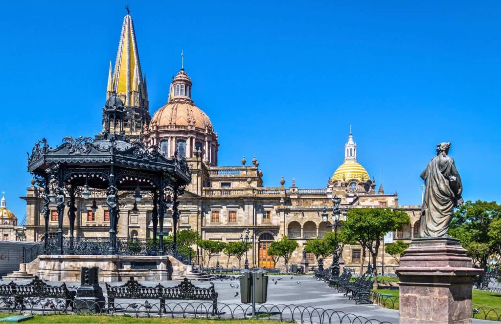 catedral de guadalajara en la ruta por mexico