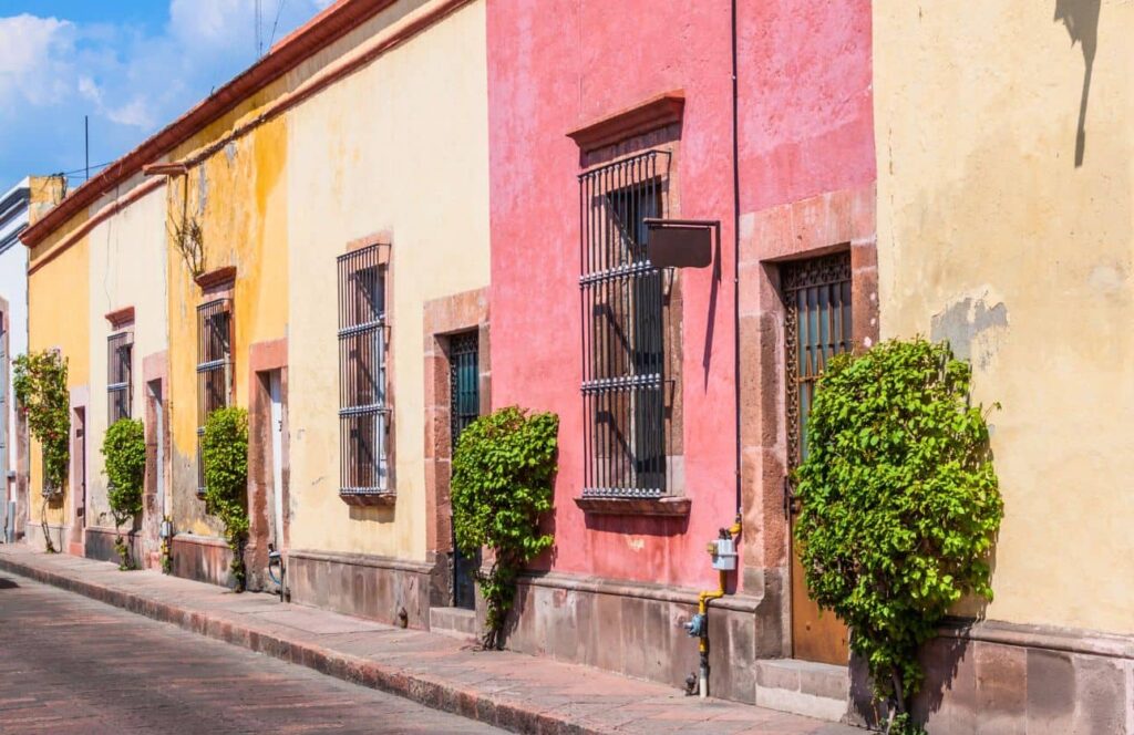 calle de queretaro en el viaje por mexico