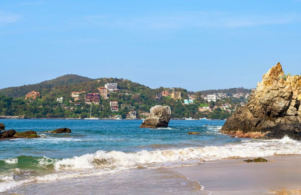 vistas desde playa la ropa beach en ixtapa zihuatanejo