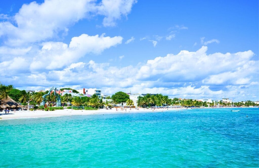 vistas de la playa centrica de playa del carmen