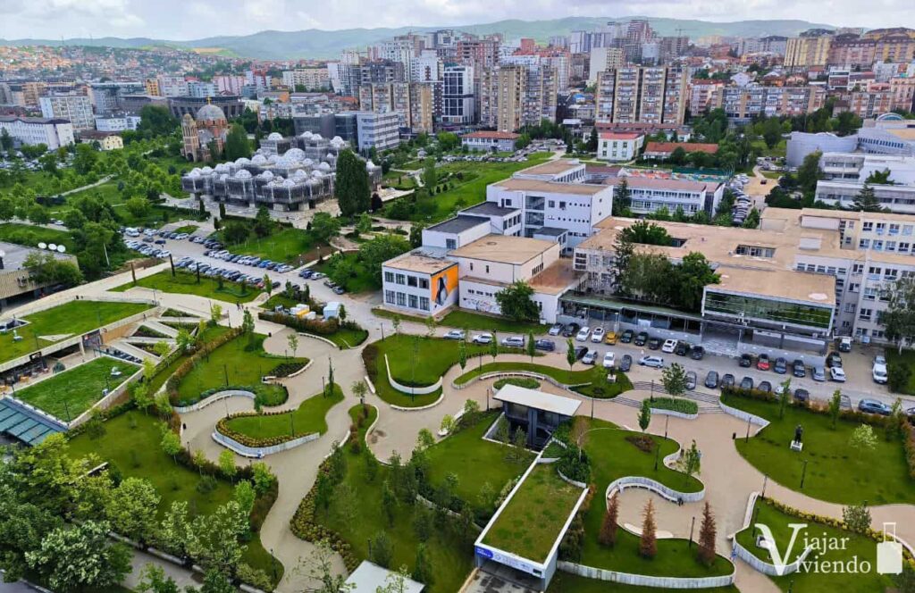 vistas desde el mirador de la torre de la catedral madre teresa en pristina