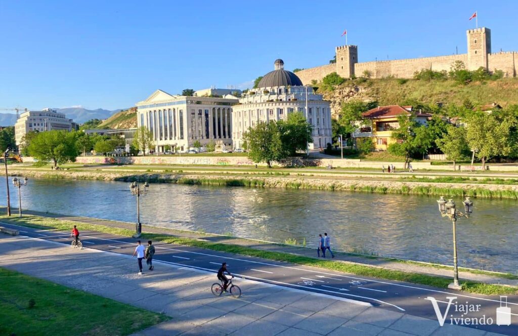 vistas del rio en skopje macedonia del norte