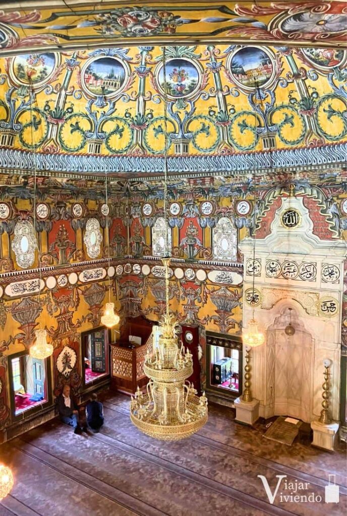 interior de la mezquita pintada de tetovo