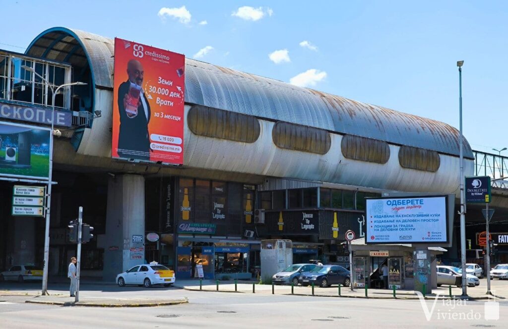 estacion de autobuses de skopje debajo de la estacion de trenes