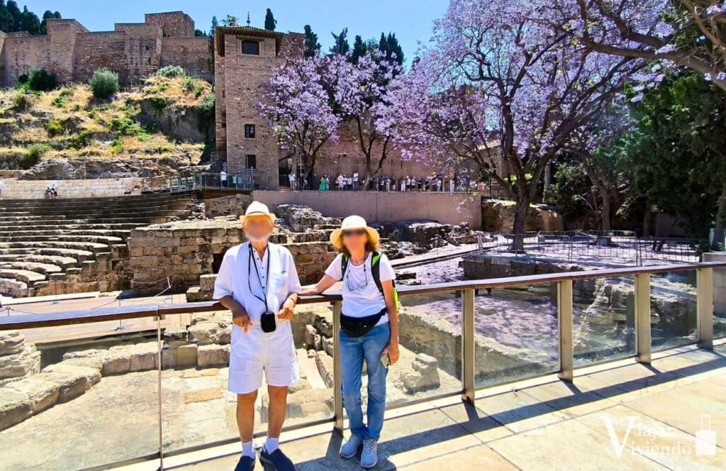 mis padres mayores de 70 disfrutando malaga tranquilos por tener seguro de viaje