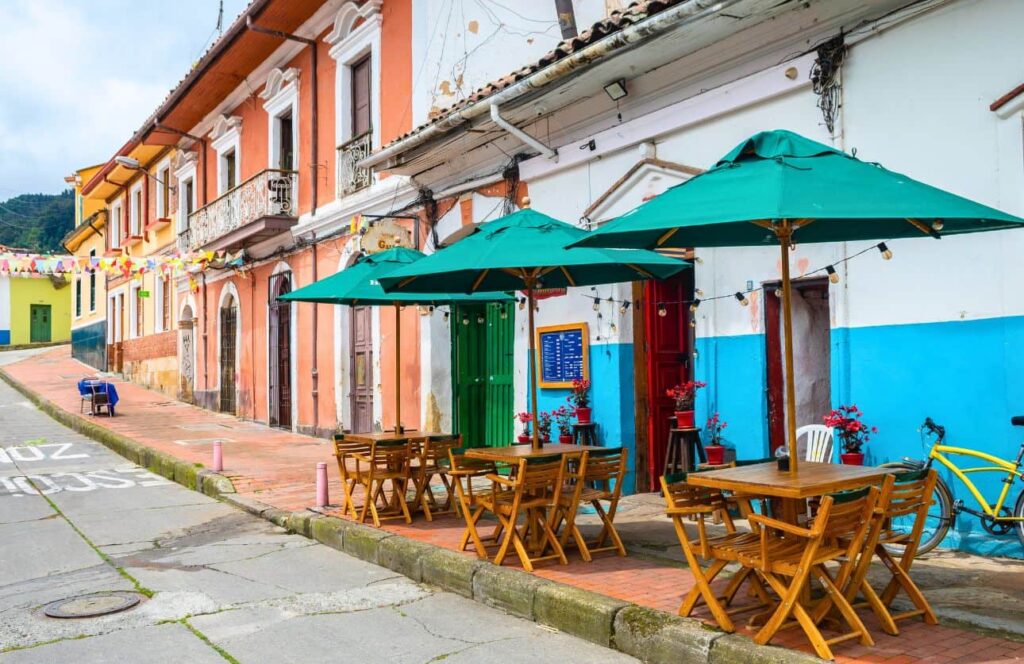 calles y restaurantes en la candelaria bogota
