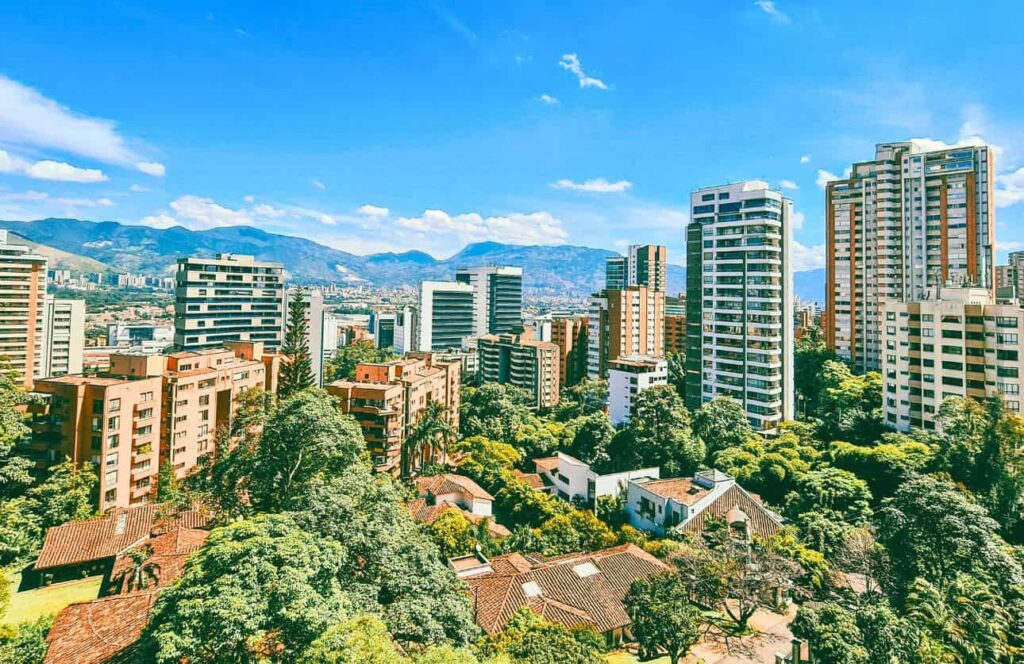 vistas de hoteles donde alojarse en medellin en barrio el poblado
