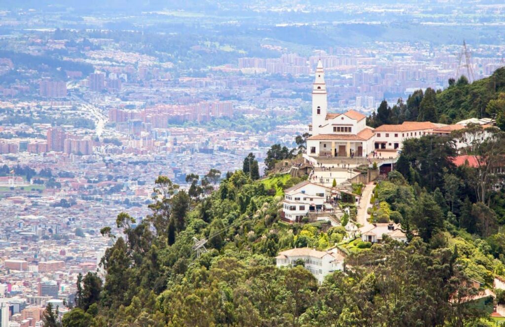 vistas del cerro monserrate en bogota