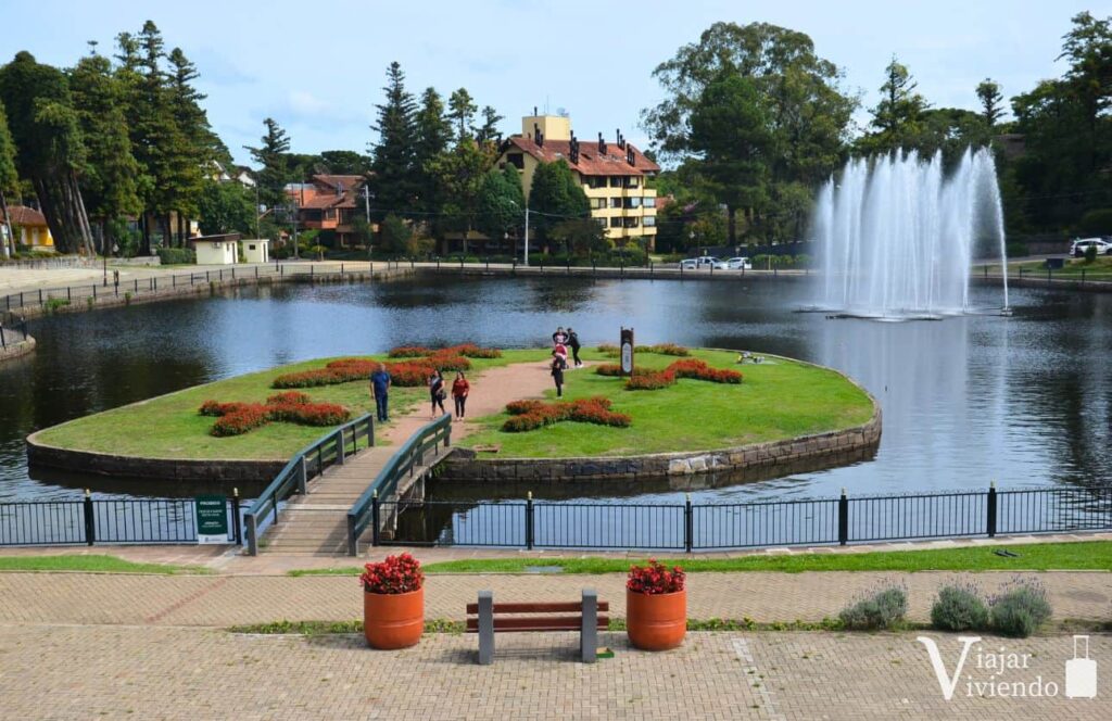 vistas del lago de gramado y su fuente
