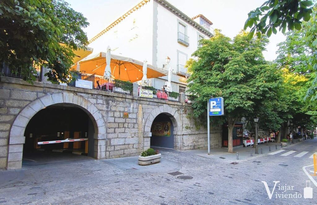 ingreso al parking de pago de el escorial