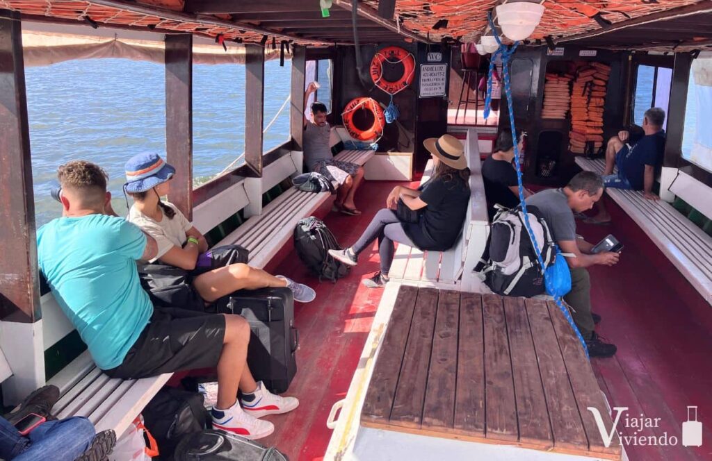 viaje en el ferry a ilha do mel