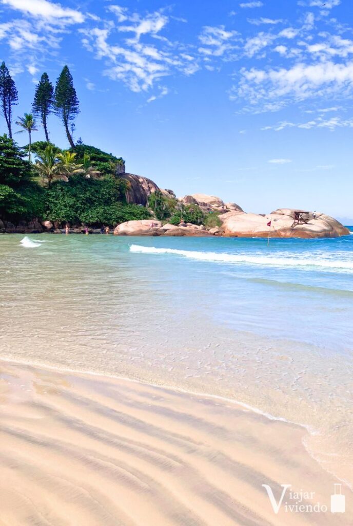 rocas y morro en playa joaquina