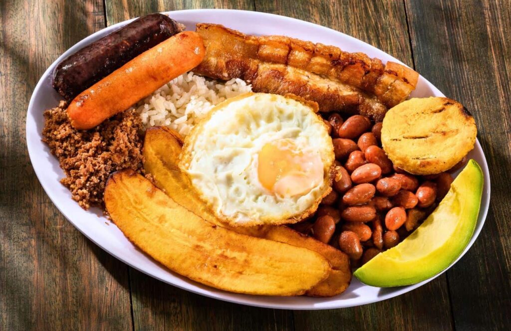 bandeja paisa plato tipico de medellin