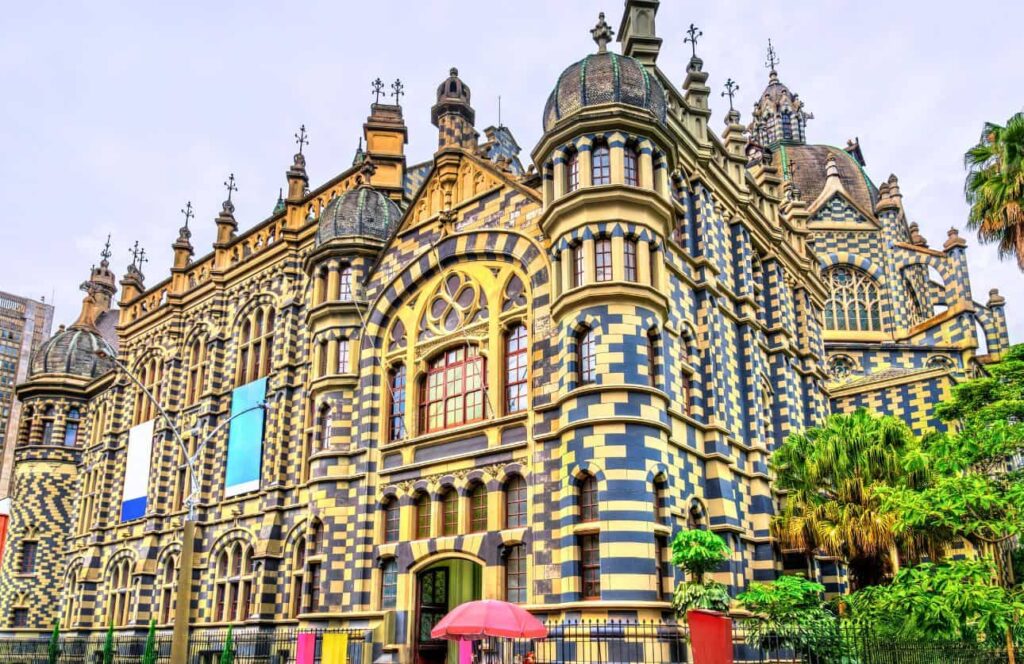 fachada del palacio cultura de medellin