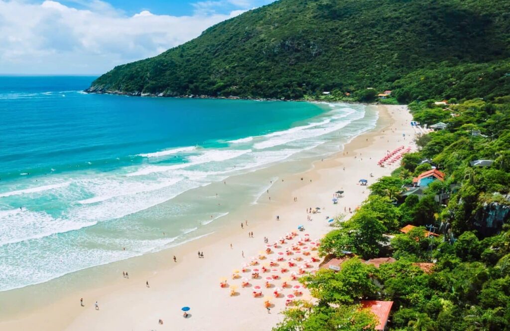 vistas de la bonita playa matadeiro en florianopolis