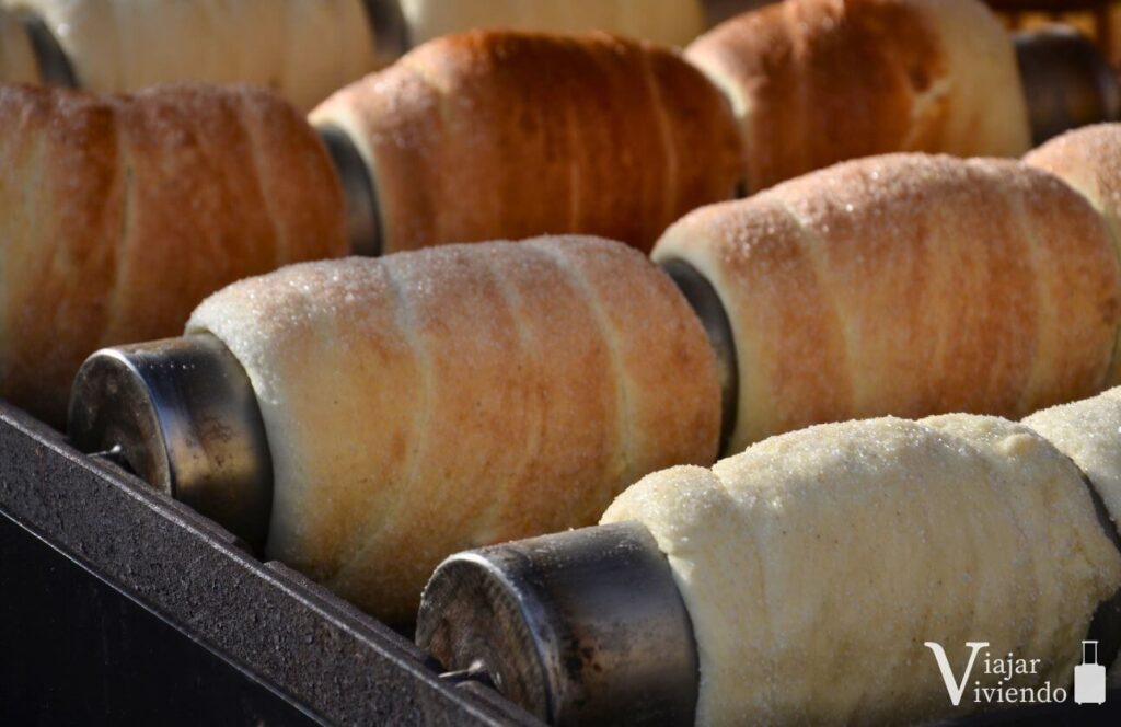 dulce tipico de eslovaquia llamado trdelník